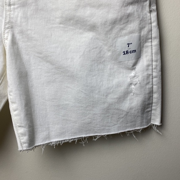 OLD Navy Extra High-Waisted White Cut-Off Jean Shorts Fringed Raw Hemline Sz 10 - Picture 7 of 10